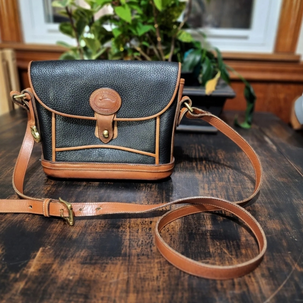 Vintage Dooney & Bourke purse bag handbag Black 90s Duck Leather